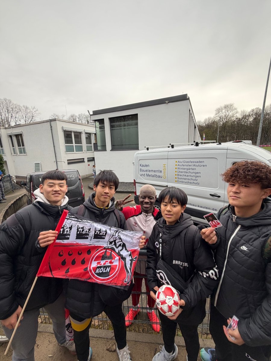 1.FCケルンのトップチーム練習見学!選手からサインをもらいアヘ選手と集合写真📸2月24日 - Piece 海外留学サポート