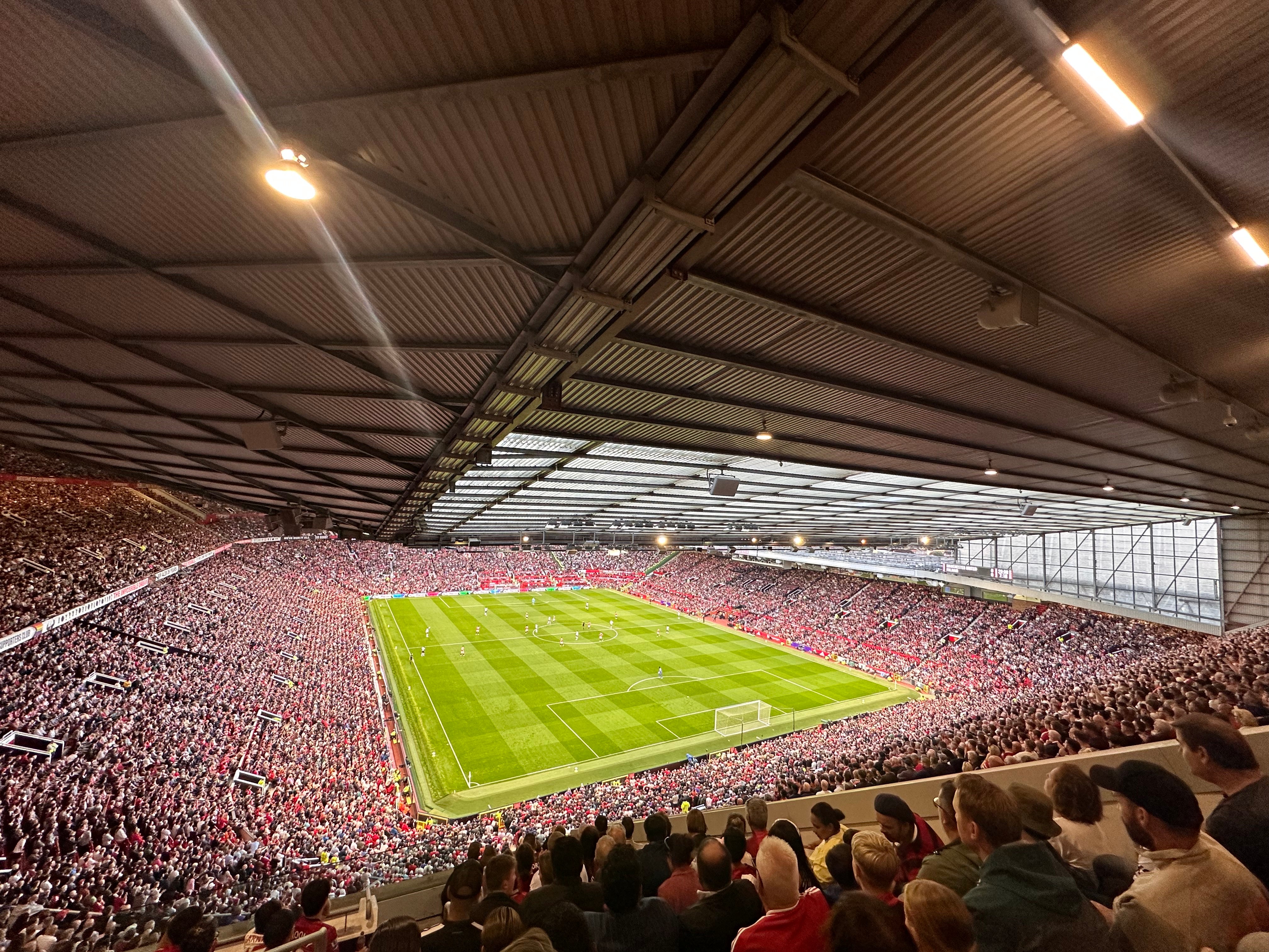 プレミアリーグ開幕戦を皆んなで観戦(マンU)