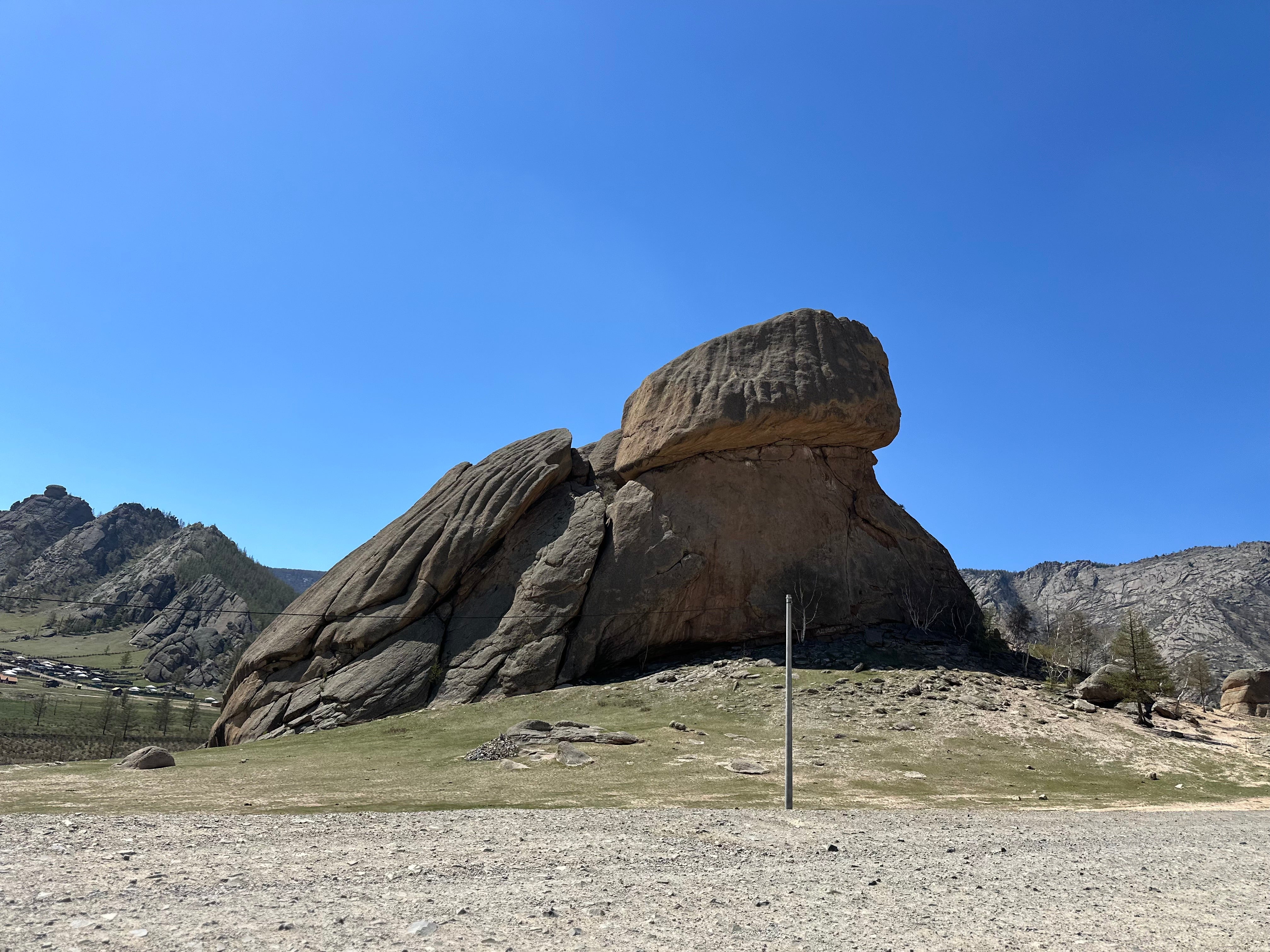 午後はモンゴルを観光(テレルジ国立公園)