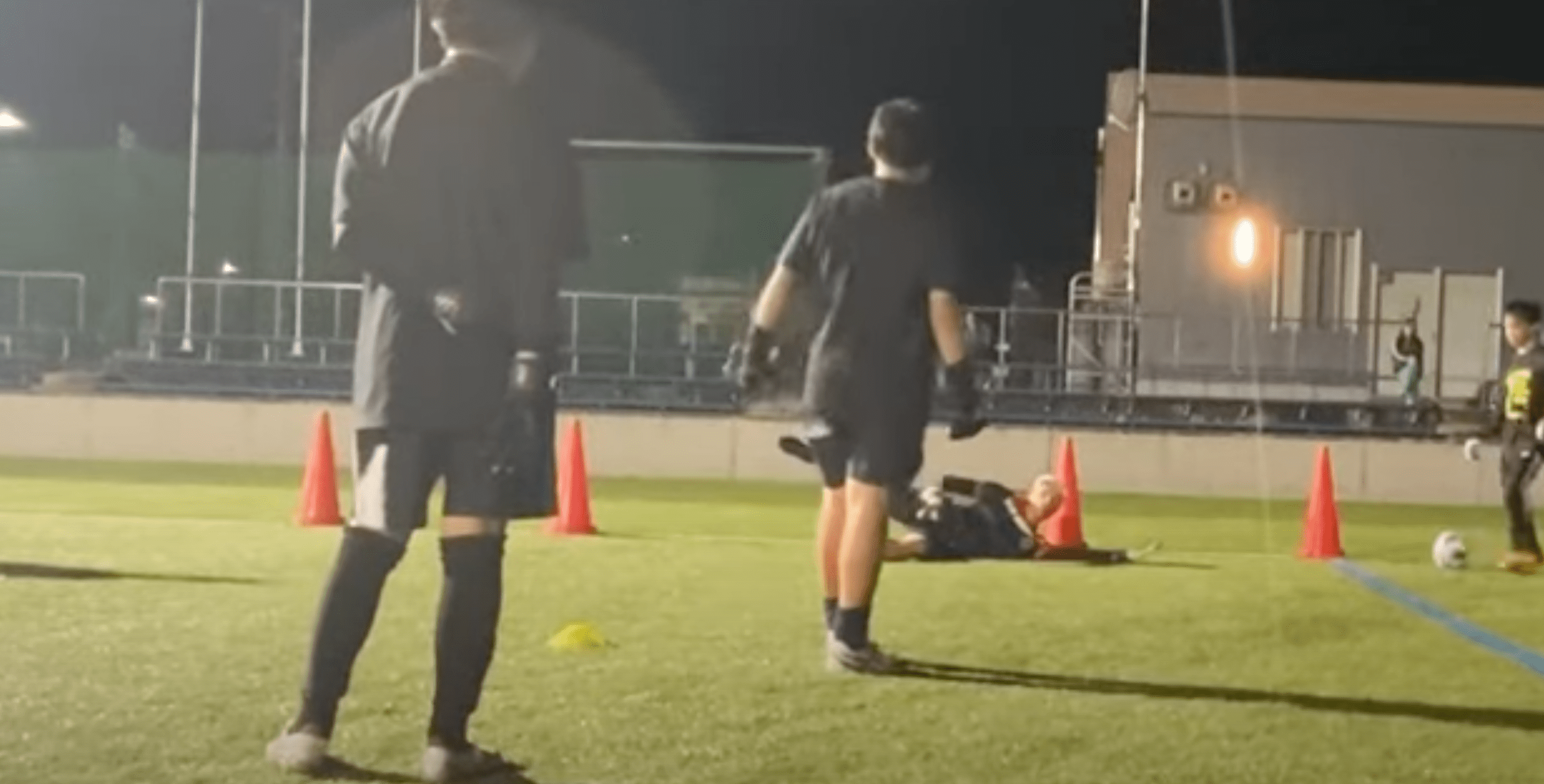 近距離シュートストップ コラプシング技術の解説動画 - Piece 海外留学サポート