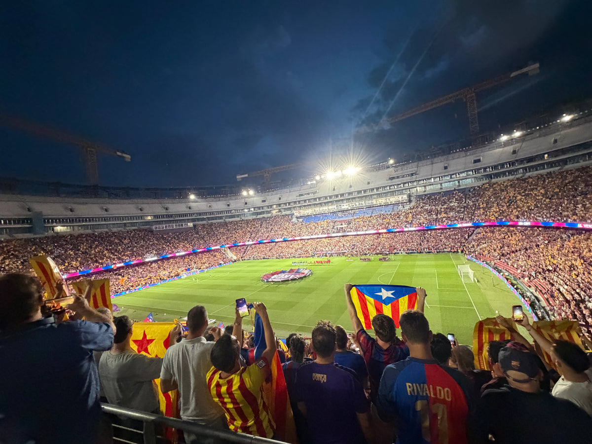 スペインでのプロサッカー試合観戦の様子