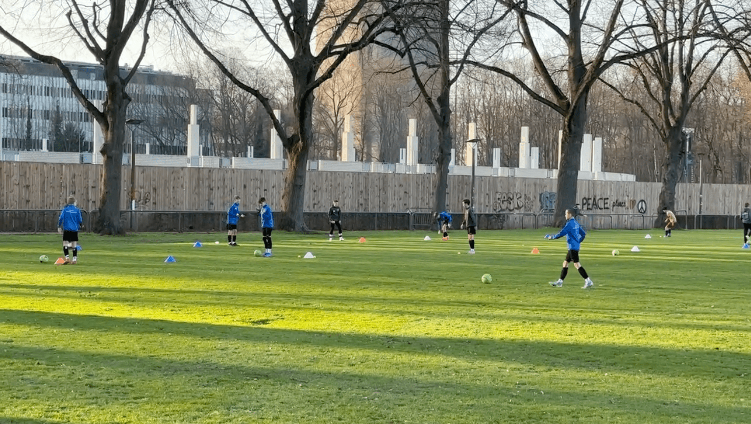 ケルン街クラブの練習風景 - Piece 海外留学サポート