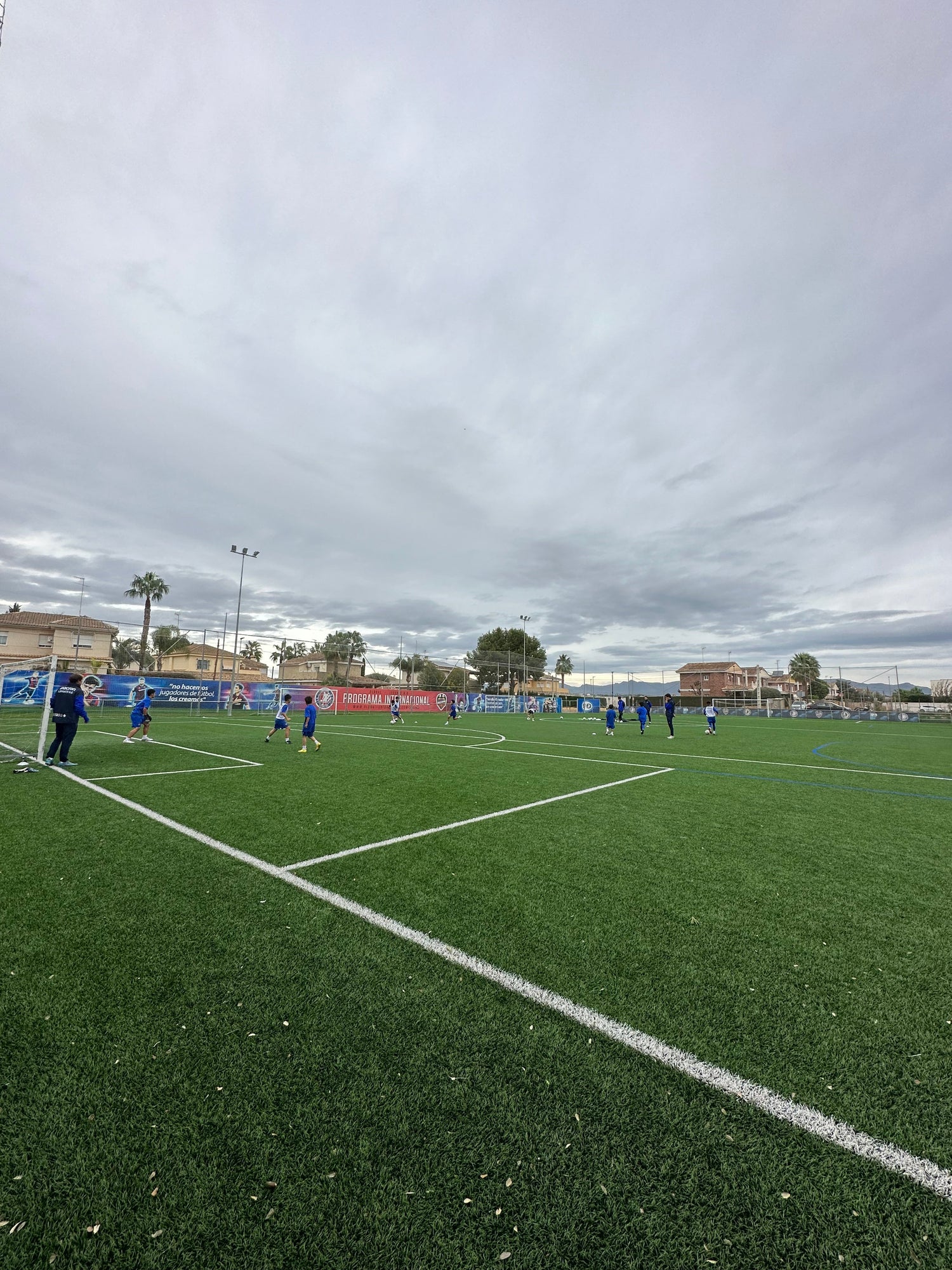 パス⇨シュート（１VS１）🇪🇸 - Piece 海外留学サポート