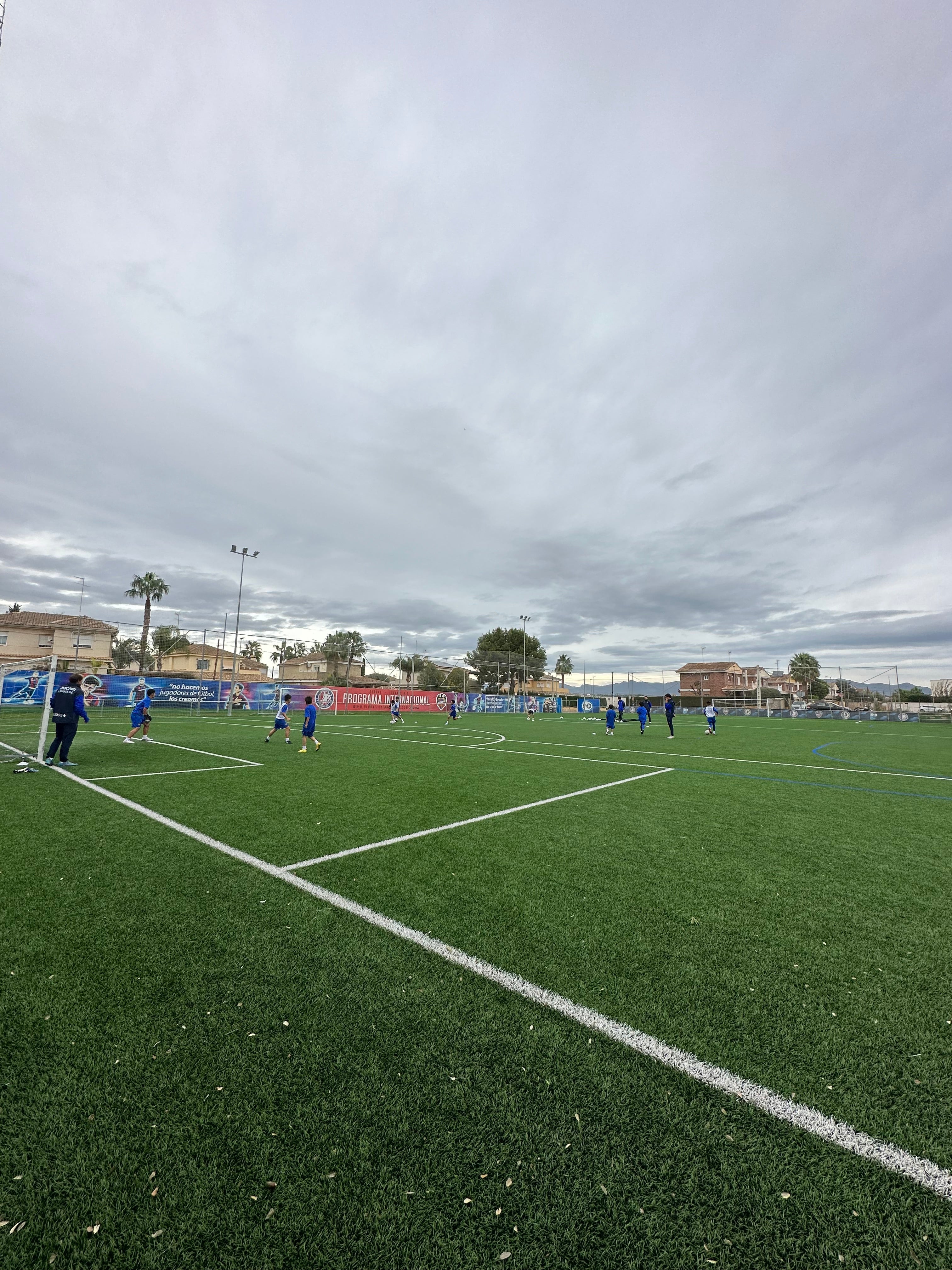 パス⇨シュート（１VS１）🇪🇸 - Piece 海外留学サポート